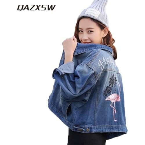 QAZXSW Women Basic Coat 2019 Casual Women Denim Jacket Embroidery Spring Flower Jacket Harajuku Jeans Coat Casaco Feminino HB552
