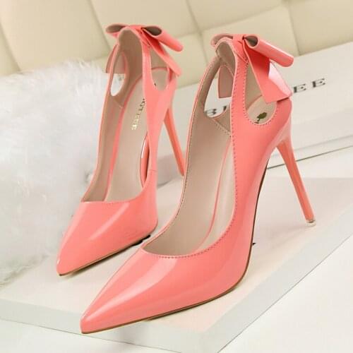 2020 New Style Cut-outs Bowtie Pointed Toe 10cm High Heels Solid Patent Leather Shallow Woman Party Pumps Office OL Shoes Woman