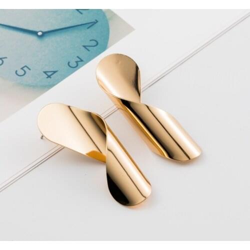New Irregular Glossy Metal Earrings for Women Gift Retro Exaggerated Spiral Curved Stud Earring Statement Fashion Jewelry Brinco