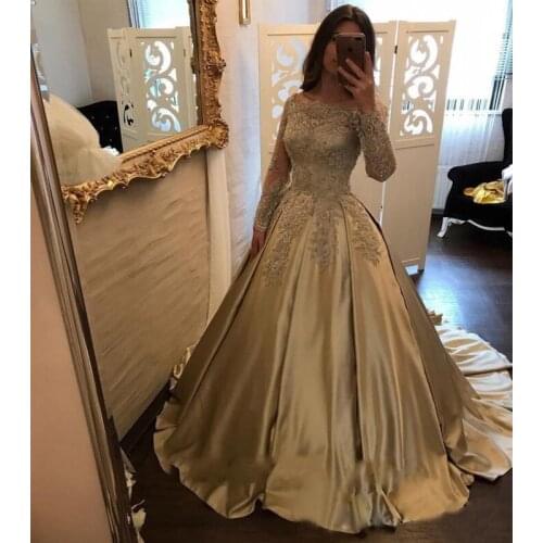 2021 New Gold Evening Dresses Scalloped Off the Shoulder Neckline Long Sleeves Beaded Lace Appliqued Satin Long Formal Gowns