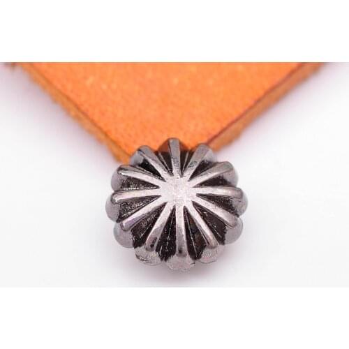 10pc Quality Little Fashion Japan Style Flower Leathercraft Leather Bracelet Conchos Screwback Wallet Decor 10mm