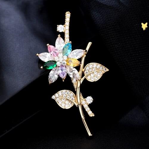 New Elegant Cubic Zirconia Flower Brooch Luxury Crystal Flowers Brooches for Women Men Christmas Party Pin broche femme bijoux