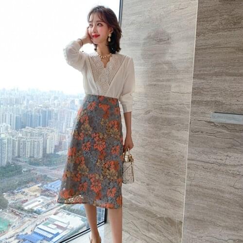 Awarose Elegant Lady Office Fashion Clothes Set 2021 Sexy Lace V-Neck T-shirt Two Piece Women Spring Summer Floral Skirt Suit