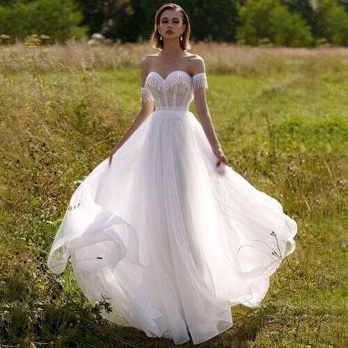 Sweetheart Off the Shoulder Wedding Dresses 2021 A-Line Lace Pleat Sweep Train Tulle Tassel Bridal Gown Backlesss Button