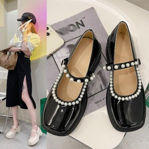 Womens Mary Janes, Casual Flat Shoes Decorated with Pearls in Retro Style (Patent Leather, Round Toe)