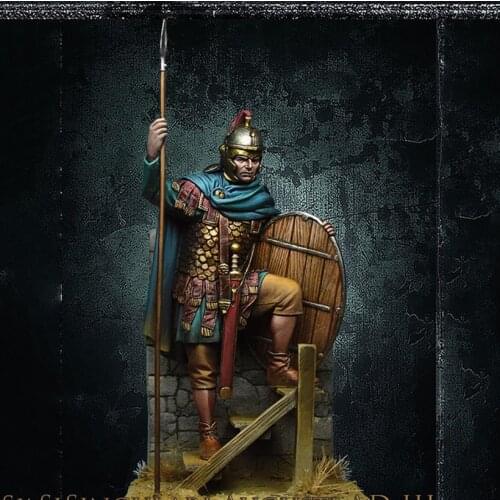 Self-assembled New Unassembled 1/24 ANCIENT MAN STAND IN WINTER WITH SHIELD Resin Figure Unpainted Model Kit