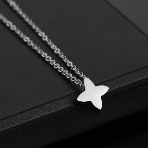 Small Stainless Steel Three-dimensional Lucky Love Heart Plant Four-Leaf Clover Shape Pendant Necklace Woman Mother Gift Jewelry