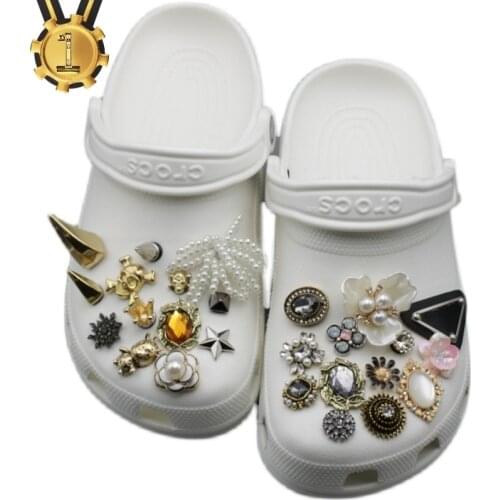 Buckle Hole Shoes Accessories Pearl Flower Inverted Triangle Metal Retro Punk Rivets Creative Rhinestone Decorative Shoe Buckle