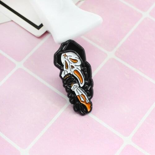 Creaming Death Brooch Skeleton Skull Button Badges Black Cloak Knife-Holding Devil Death Enamel Pins shirt backpack Jewelry