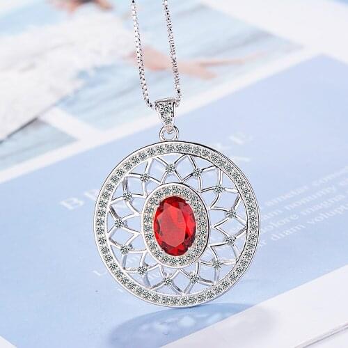 Fashion Set Oval Zircon Round Brand Pendant Personality Box Chain Sweater Chain Womens Necklace Commemorative Gift