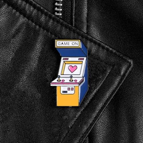 Cartoon desktop game console Pins Game on pink heart Badge Brooch Jewelry Denim jackets Shirt bag Lapel Game lover pin gift