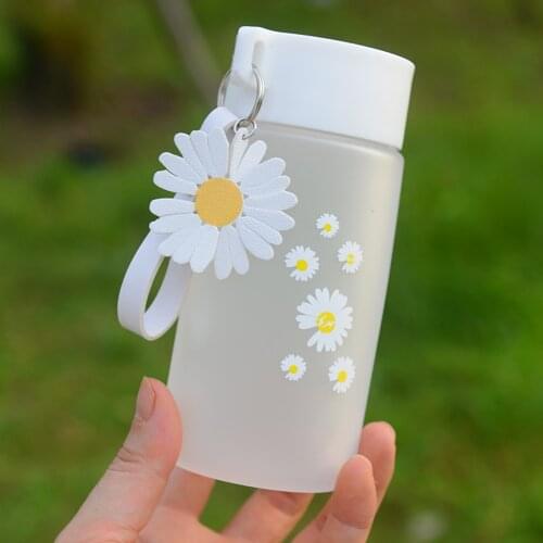 500ml Small Daisy Plastic Water Bottles Transparent Water Bottle Creative Frosted Water Bottle with Portable Rope Travel Tea Cup