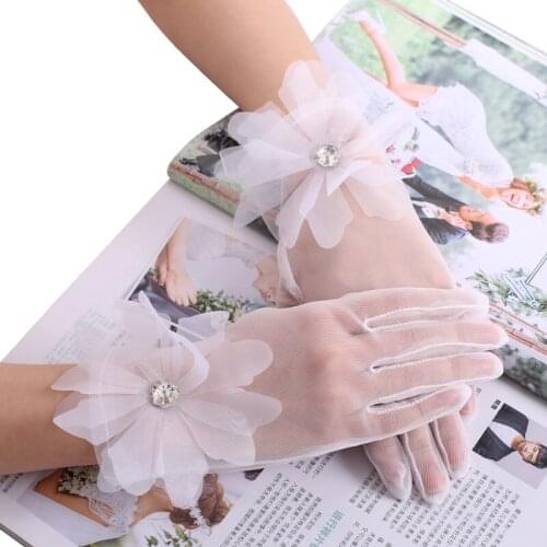 1 Pair Womens White Flower Bride Wedding Gloves Lace Short Tulle Guantes Gloves Party Dress Sheer Gloves Bridal Accessories