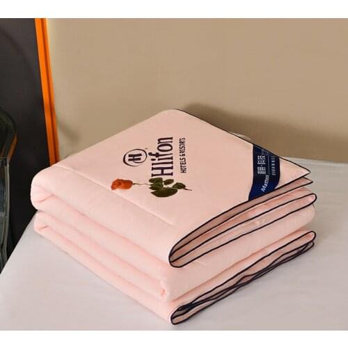 The summer quilt was air-conditioned and was thinned by the soy fiber quilt by the students