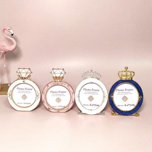 Nordic Style 3 Inch Diamond Crown Photo Frame Small Swing Table Round Rhinestone Metal Light Luxury Exquisite Wedding Gift