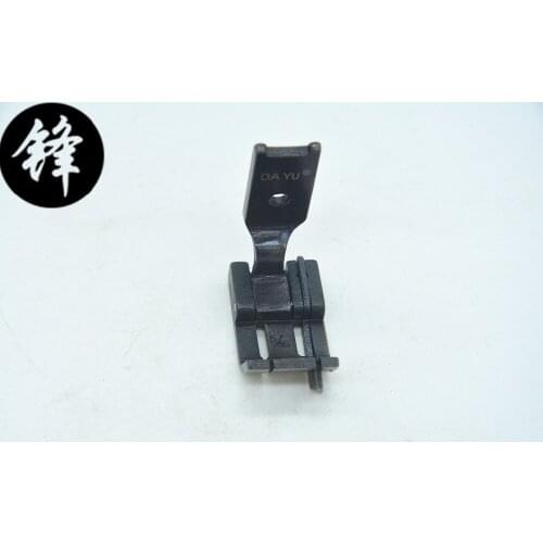 Double needle sewing machine in the sub pressure foot 212-112K 842845 sewing machine with a knife near the foot pressure