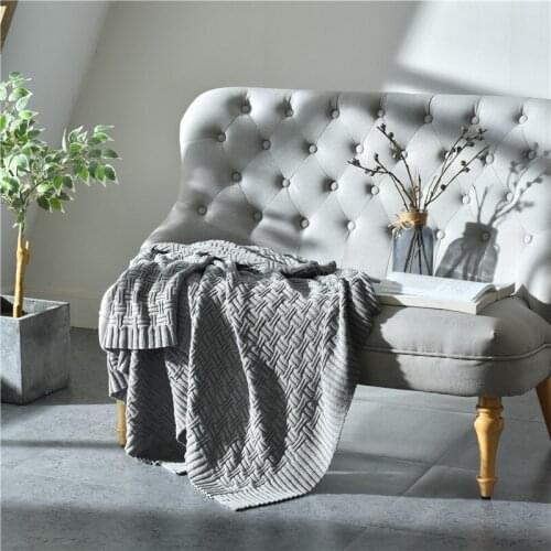 4-color handmade knitted Flannel blankets can be used in sofa bed which decorate the bedroom brings a good life