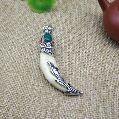 Wolftooth Pendant Tibet Silver Carving Inlaid Dog Tooth Animal Statue Amulet Accessories Key Ring Pendant Gift