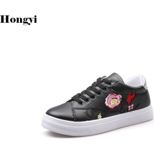 New Embroidered Women Casual Leather Flat Platforms Retro Ladies Comfort Embroidery Sneakers Shoes