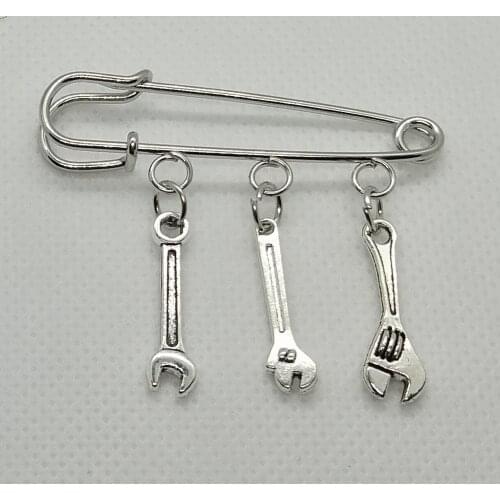 Alloy brooch home improvement tool brooch wrench brooch to send friends gifts beautiful mens brooch