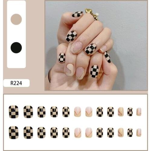24Pcs/Set Checkerboard Grid Fake Nails Glue Type Removable Short Paragraph Fashion Manicure Fully Covered Nail Decoration