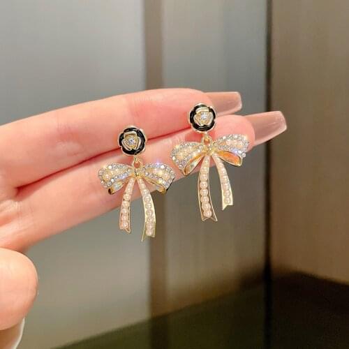 XIYANIKE Gold Color Bowknot Stud Earrings 2021 Trend Alloy Rhinestone Pearl Earrings For women Party Gift Fashion Jewelry aretes