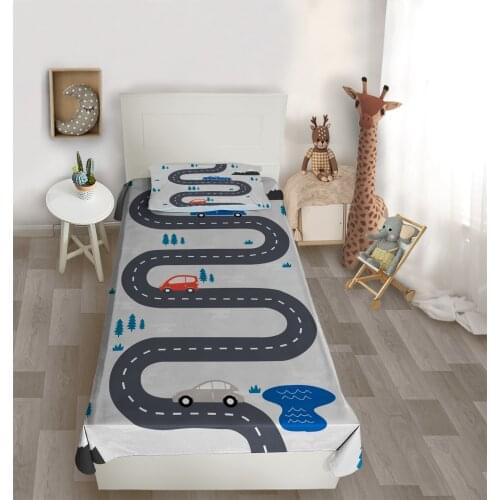 Çocuk odası yatak örtüsü ağaç yol araba göl