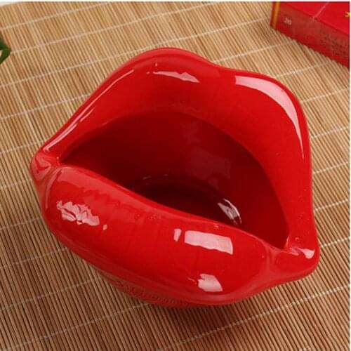 Sexy Woman Red Lip Ceramic Ashtray Cute Lovely Fashion Gift Portable Cigarette Accessories Cigarette Cylinder Car Ashtray