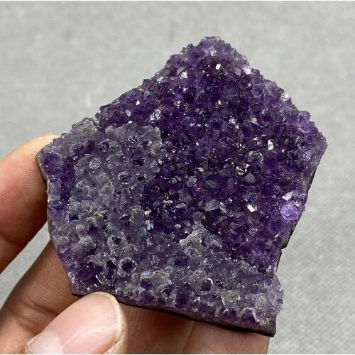 The color of the natural Brazilian amethyst rough is very good in purple. 30
