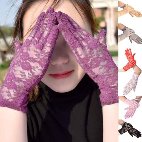 Women Vintage Sheer Short Lace Gloves Elegant Tea Party Wrist Length Floral Gloves for Dinner Fancye Costume Accessories Gloves