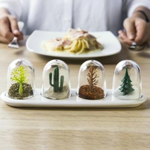 Seasoning Bottle 4pcs/set Sugar Pepper Shaker Cooking Tools Creative Plant Animals Seasoning Bottle SaltKitchen Supplies