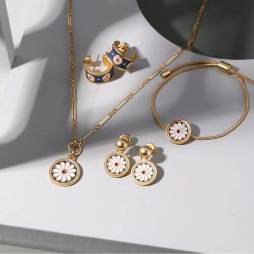 2021 Luxury Fashion Designer Vintage Enamel Glaze Daisy Flower Womens Necklace Stud Earring Bracelet Jewelry For Party