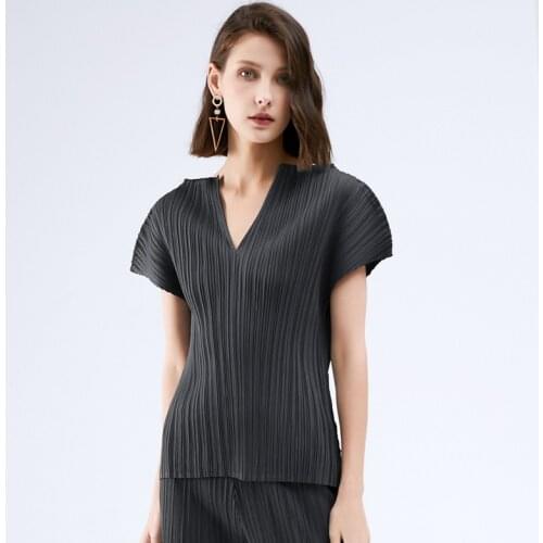 Miyake Pleated purple tops women 2020 classic summer wild t-shirt female basic slim slimming V-neck sleeveless bottoming shirt