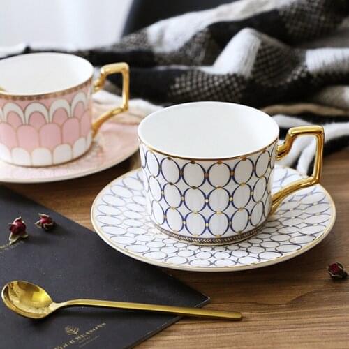 Top Grade Bone China Coffee Cup Creative European Tea Cup Set And Saucer Home Party Afternoon Tea Teacup Porcelain Nice Gift