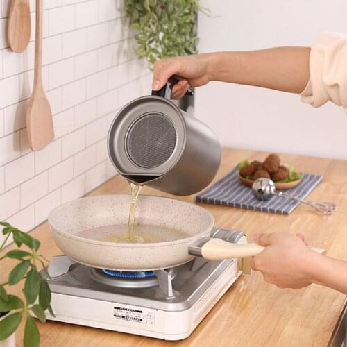Kitchen Cooking Practical Gadget Olive Oil Dispenser With Strainer Residue Filtration Storage Gravy Boat Anti-Scalding Handle