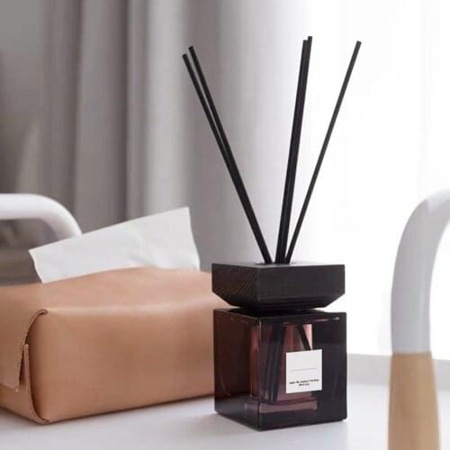 150ml Reed Diffuser with Natural Wooden Cap, Squre Diffuser and Black Fiber Rattan Sticks Shangri-la Hilton English Pear Fressia