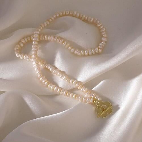 LOVOACC Vintage Gold Color Daisy Flower Pendant Necklace for Women Lady Natural Freshwater Pearl Chokers Necklaces Retro Jewelry