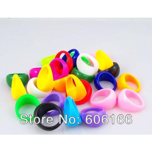 100pcs 14mm CUTE Mix Color Resin Lucite Rings Pearly Luster Colored Acrylic Party Rings Children Girls Fashion Jewelry