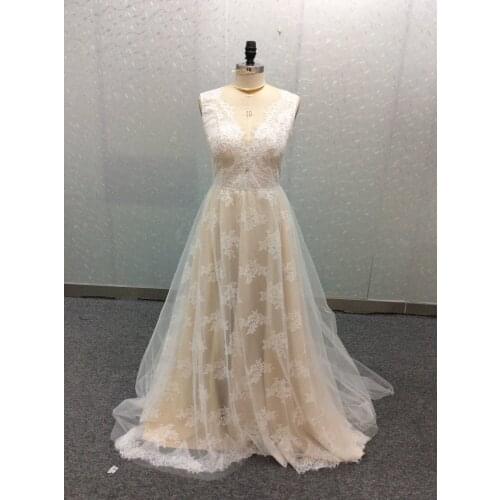 Elegant Long V-Neck Champagne Lace Wedding Dresses A-Line Backless Custom Court Train Bridal Gown For Women