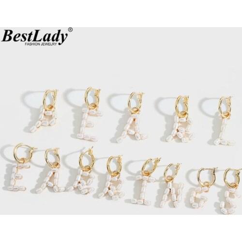 Best Lady 2021 New Fashion Pearls 26 Letter Earrings for Women Boho Elegant Dangle Drop Earrings Wedding Jewelry Gifts Wholesale