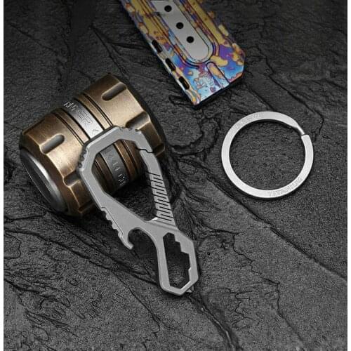 Multifunction Luxury Car Titanium Keychain Key Ring Screwdriver Wrench Buckle Key Holder for Man Male Creativity Gift Wholesale