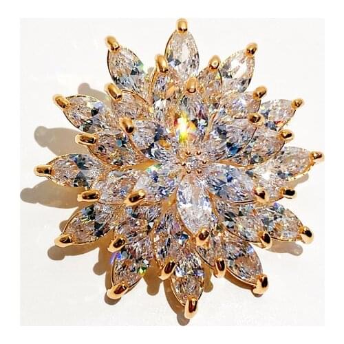 2021 Vintage Snowflake Crystal Brooches for Women Men New Floral Rhinestone Pin Brooch Sweater Coat Jewelry Accessories broche