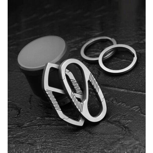 Titanium Men Women Car Keychain Rotatable Buckle Luxury Key Chain Ultra Lightweight EDC Key Ring Holder Upscal Gift for Men