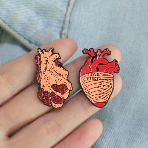 Love Hurts Bandage Warm Hands Interlocking Anatomical Heart Punk Wrapped Heart Brooch Badges Button Enamel Lapel Pins