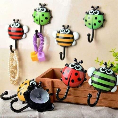 2Pcs Cartoon Ladybug Bee Shape Hooks Punch-free with Suction Cup Random Color Kitchen Door Storage Hooks Rack for Daily Use
