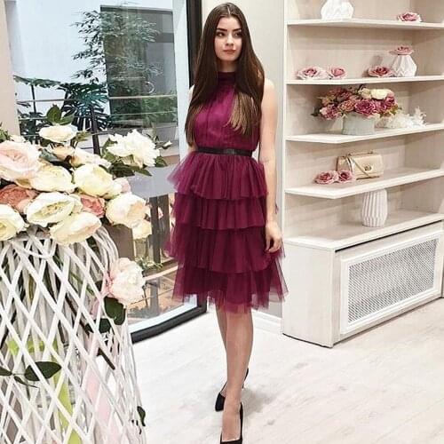 Elegant Burgundy Knee Lenth Prom Dress 2021 Short O-Neck Tired Sleeveless Formal Homecoming Gowns Special Occasion Gowns