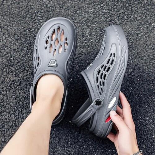 Men Garden Shoes Black Beach Flat Sandals Slippers Men Sandals Summer Hole Shoes Rubber Clogs 2021 New