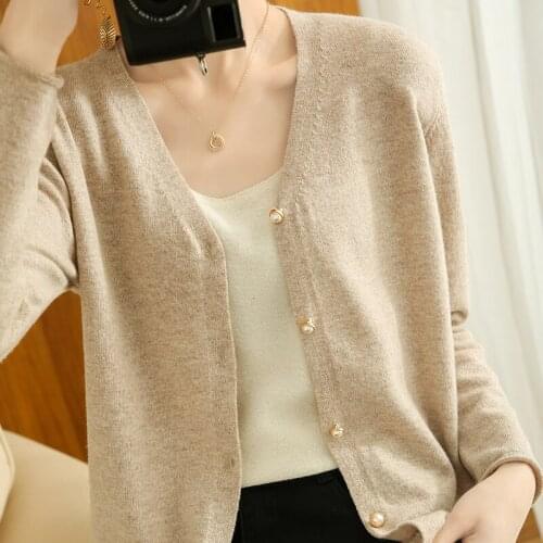 ATTYYWS Selling 100% pure wool long-sleeved knitted cardigan womens V-neck cashmere sweater short loose high-end coat sweater