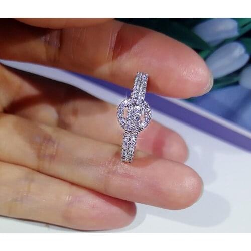 2021 New Fashion Inlaid White Zircon Ring Female Square Four-Claw Flashing Diamond Ring Wedding Personalized Jewelry Gift