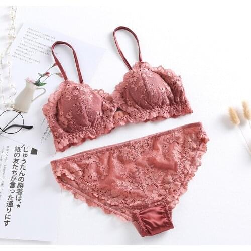 Sexy Lace Underwear Set with Padded Satin Lined Bra Set Vintage Lingerie Thin Cup Wireless Bra Lace Bralette Women intimates